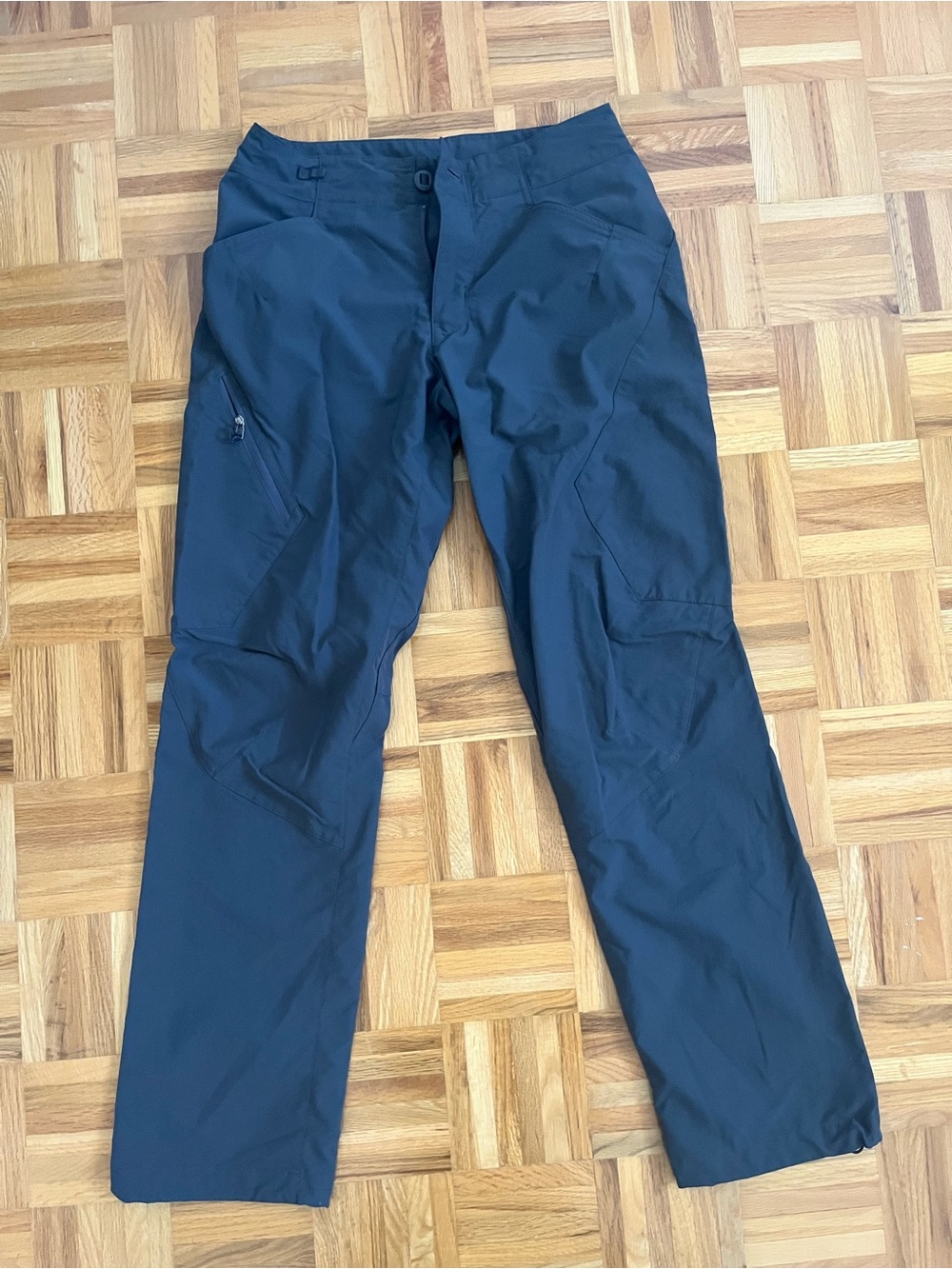 Patagonia Women's GREY Cargo Hiking Pants *LOOKS BLUE IN PIC BUT IS GREY*